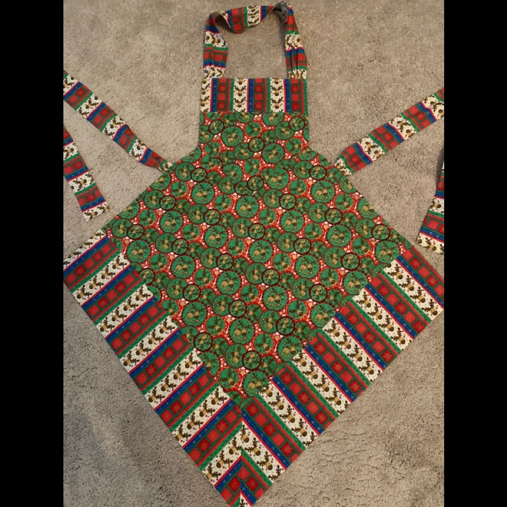 Hand Crafted Christmas Apron By Tootsie
NEW CONDITION